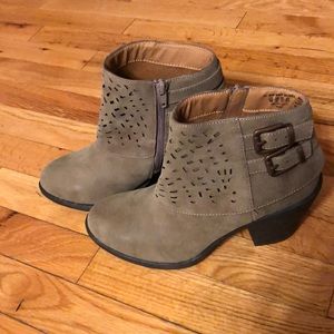 Laura Scott ankle boots